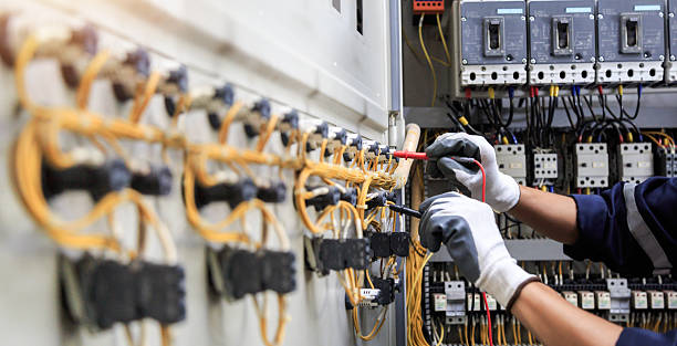 Professional Electrician technician working in Hialeah, FL
